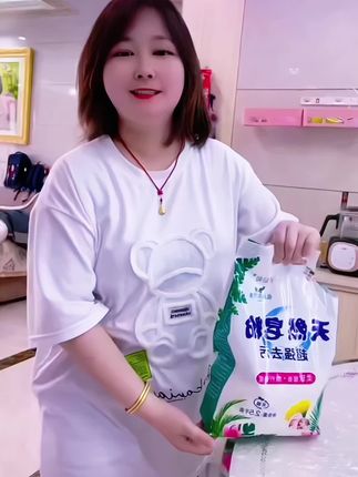 #抖音推广 #好物推荐🔥 #好东西一起分享 #好物优选 #天然皂粉 你们也赶紧去抢这个六块九一袋的天然皂粉,我用了这么多洗衣粉哈,用来用去还是这个天然皂粉洗的干净。
