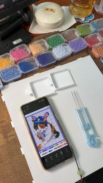 谁能拒绝在睡前来上一期萝卜猫拼豆教程呢?#拼豆 #手工diy #萝卜猫