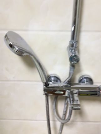 买过很多浴室清洁的产品,这个是我买过最便宜的,大半夜下单的都忘记了,收到货好几天了刚想着试试吧,没想到效果很不错,很满意,浴室玻璃这些都可以用,亲测好用不贵#日常分享 #浴室清洁剂 #水卫士浴室清洁剂