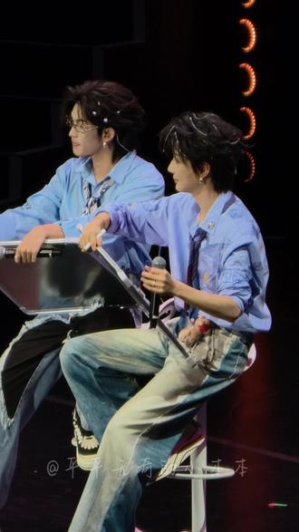 默契问答4️⃣9️⃣烟花亮起来的时候天就不黑咯
普普是诗人
普普怕黑 肖肖问他现天是黑的 怕吗
“烟花亮起来的时候 天就不黑囖”
#云熠 #云旗 #郝熠然 #澳门 #默契问答挑战