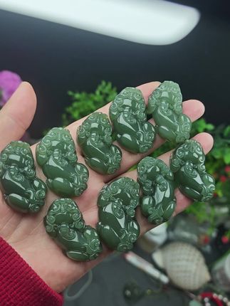 和田玉湖水绿貔貅 #和田玉 #源头好货