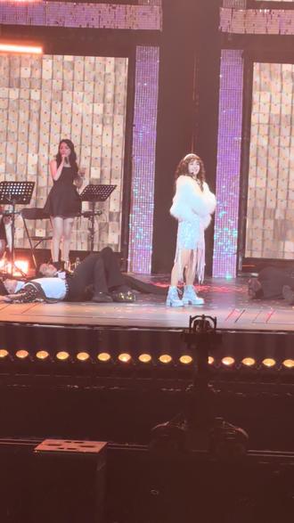 世界名曲菠萝菠萝蜜#谢娜 #菠萝菠萝蜜 #谢娜演唱会 #万人合唱 #向全世界安利