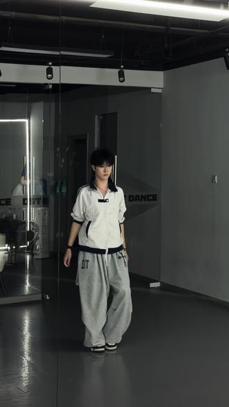 势力已经降到无可救药的地步 打开钱包却看不到钱#嘶嗷晕编舞 #红线#基础爵士