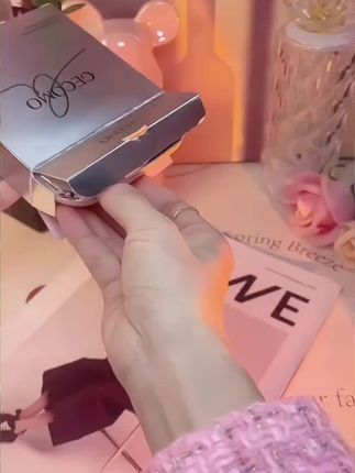 #我要上热门 大油皮爱脱妆的姐妹看过来!大容量的粉饼巨好用,粉质细腻不卡粉,遮  瑕控 油又持妆,一整天也不怕脱妆了!#防水防  汗不脱妆 #平价粉饼#定妆粉饼@抖加🔥上热门🔥dou+🔥热点宝