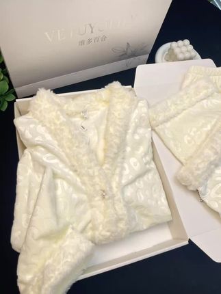 啊啊啊!终于找到这种质感的奶黄睡衣了 老天奶!介套海岛绒睡衣真的高级Gui了 冬天就要穿软软糯糯! 奶黄色系 海岛绒睡衣太治愈了🤭 #睡衣 #秋冬新款 #舒适睡衣推荐 #少女睡衣 #海岛绒睡衣