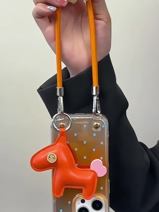 秋天新款晕染金色波点适用于iphone16手机壳苹果15promax小木马挂件15pro创意14斜挎挂绳16pro创意#时尚手机壳#可斜挎手机壳#晕染手机壳#渐变手机壳#新款手机壳
