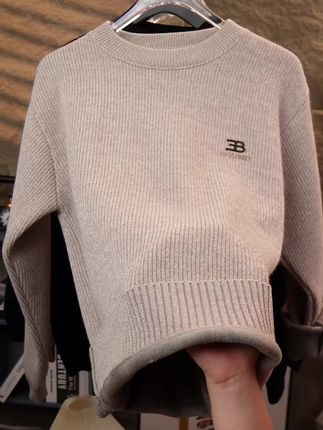 雪貂绒材质的毛衣,穿到天荒地老都不会起球!#品质男装 #针织毛衣 #男装搭配