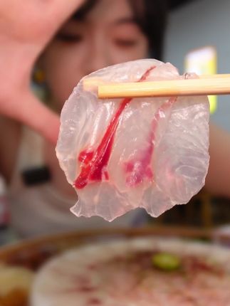 横县鱼生会征服每一个不爱吃她的人!这个店打破我的预期 好吃又便宜!#鱼生 #同城美食 #艾特你的饭搭子请你吃 #深夜放毒系列之让你饿的睡不着