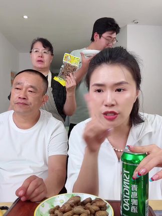 【花生大掌柜】卤煮红皮花生五香味,下酒必备佳品!每袋250克,共六包,香辣可口,回味无穷,让你尽享美味!