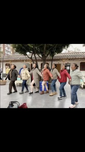 #AI锅庄舞多人版舞蹈