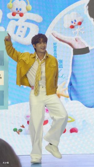 张远闪现郑州好想来,又跳《喊出我的名字》啦!还有精彩高速五连拍,小兔子耳朵,霸总气泡音上线!
#张远 #郑州好想来