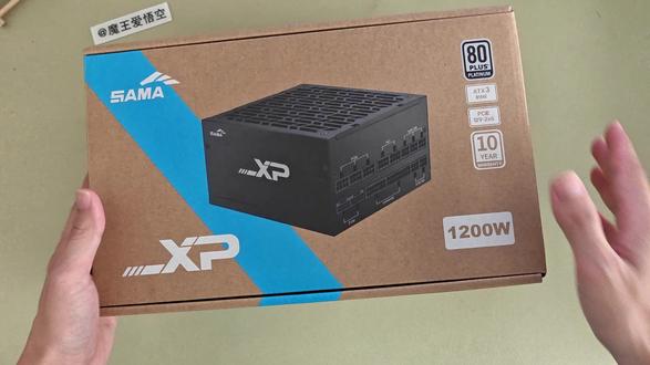 【电源拆解】先马XP1200W ATX3电脑电源强不强? 【电源拆解】先马XP1200W ATX3电脑电源强不强?三重白金认证|双600w输出|十年质保
先马(SAMA)XP1200W国际版 ATX3电脑电源 PPLP/80PLUS/Cybenetics三重白金认证/日系电容/铜芯压纹线/稳压5090
- PPLP全电压铂金效能
- 全日系电容
- 支持双16Pin接口同时输出600W
- 旗舰级电气性能表现
- 静音表现优秀
-十年质保
#电源拆解 #先马电源 #先马xp1200w