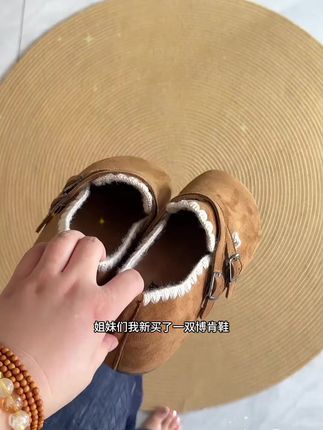 一眼就相中的#勃肯鞋 今年的秋季新款真的很好看,还是内增高的,价格也超值!#脚宽脚胖都可以 #女鞋推荐 #一脚蹬 #便宜又好穿