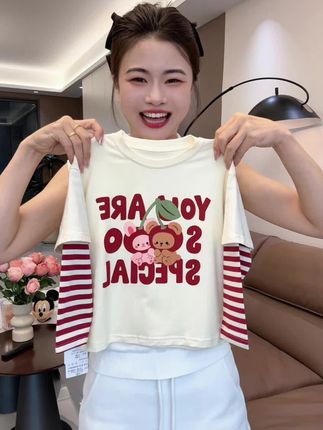 立秋了,早晚温差大,赶紧给娃入了两件长袖t恤,假两件的设计很洋气,面料柔软舒适,透气性也不错,穿上就不想脱下来了。趁现在划算,赶紧给宝贝多囤几件换着穿!#百搭t恤 #t恤穿搭 #上衣穿搭 #百搭上衣 #韩版穿搭