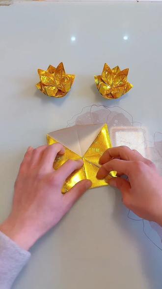 正方形镭射折纸 小莲花折叠教程 #小莲花 #折纸 #手工