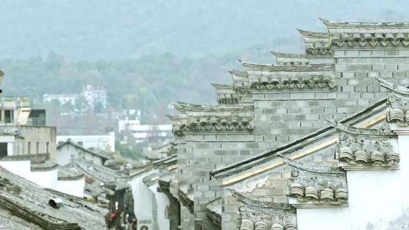 临海童谣绕耳畔,山海月光入心间。李云霄新歌《还乡》轻唱乡愁,把蒲扇蝉鸣、炊烟麦香揉进旋律,愿每一个奔赴远方的人,回头时都有故乡的暖,等你归航。🌙#李云霄新歌 #还乡