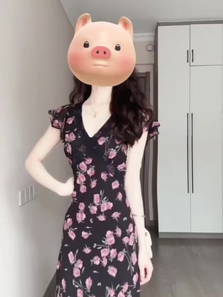 好美的玫瑰长裙~#今日穿搭 #连衣裙分享 #今日分享 #温柔风穿搭 #碎花连衣裙