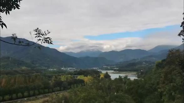 #都江堰景区大学生小组作业,哥哥姐姐点点赞😣