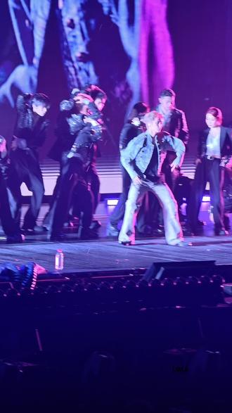 侯明昊 2026年巡回演唱会南京站「属于我们的…」 《Leave The Door Open》+《I Need U》 舞蹈
#侯明昊 #令人心跳的舞台 #我家大门常打开 #不用去韩国了 #我的追星vlog