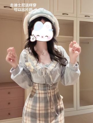去迪士尼这样穿 可以美美出片吗老婆们 #慕斯小熊 #迪士尼穿搭 #甜妹