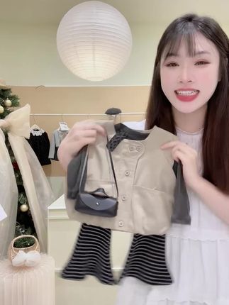 女宝宝高级感卡其马甲上衣条纹微喇裤洋气三件套#穿搭分享 #春秋新款 #女童穿搭 #甜美穿搭 #女童套装