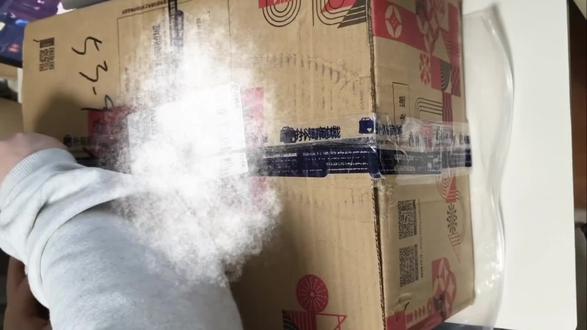 #鹿晗 #鹿晗纪念册 14秒的收到货了,比我想象中的大很多,质感超级好!📦✨