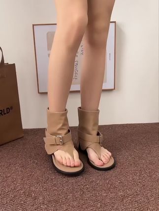 哇吼吼看!夏天的夹趾凉靴真的又美又时髦耶~#凉靴 #内增高 #好穿又好搭 #ootd穿搭 #小个子穿搭