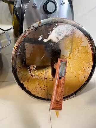 这款油污净真的特别好用,我家用了三年了,都是用这款油污净,哪里都可以擦,我儿子的校服我都用过😂😂#厨房好物 #非常方便实用 #污渍轻松去除