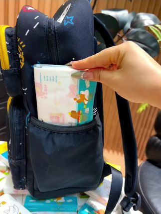 马上开学返校,赶紧提前给孩子准备这个小方巾 手帕纸,卡皮巴拉包装,孩子喜欢的不得了,原生木浆4层加厚的纸质,柔软亲肤不掉絮孩子用着放心!#卡通抽纸 卡皮巴拉 #超便宜超划算 我可真会买 #开学季