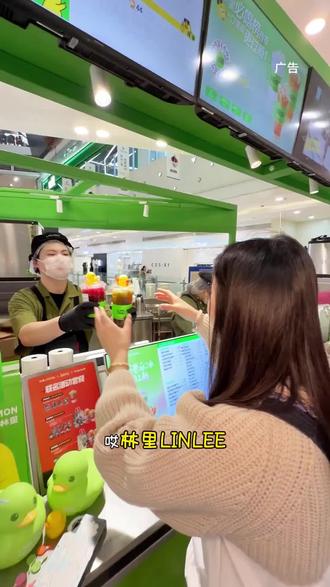 谁懂啊!这春日鸭的球拍,主打一个莫名其妙的可爱!#LINLEE林里 #LINLEE华北 #烟火老吃家入门考试 #这届网友都是老吃家来的 #被官方确诊为年度老吃家