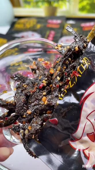 香辣过瘾的黑金魔芋干,口感Q弹有嚼劲,追剧必备小零食!🔥🌶️ #黑金魔芋干 #零食推荐