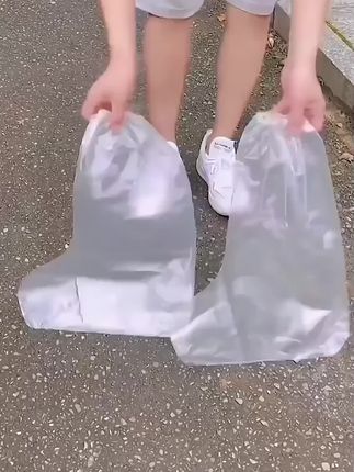 聪明的宝妈都会给孩子准备这个 #一次性雨鞋套 #开学必备 #防水鞋套