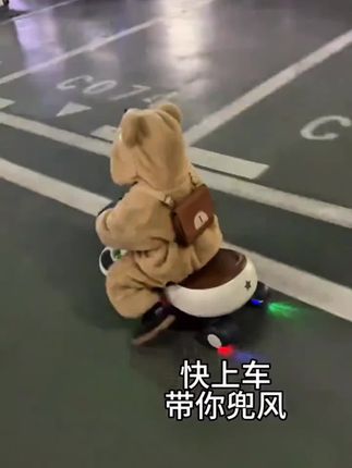 宝宝十个月就可以安排扭扭车了,防侧翻,方向轮,男女宝宝都可以玩,细节满满,颜值超言承重力强,大人小孩坐上去都可以#扭扭车#溜溜车 #萌娃骑车 #滑步车