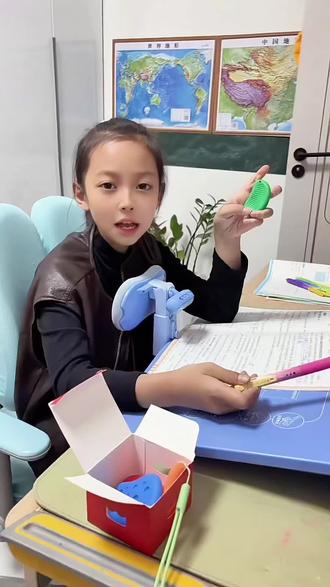 终于找到了一款不会弄丢的橡皮#猫太子感官石橡皮 它的材质很柔软,擦得也很干净,平时还可以当个解压神器来用#感官石 #橡皮擦