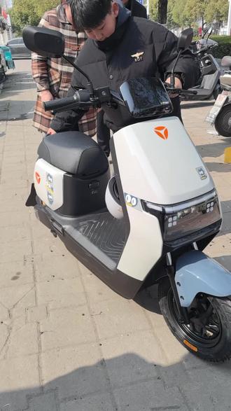 雅迪G26新新国标车,现场教会怎么使用。#大通道杨车业