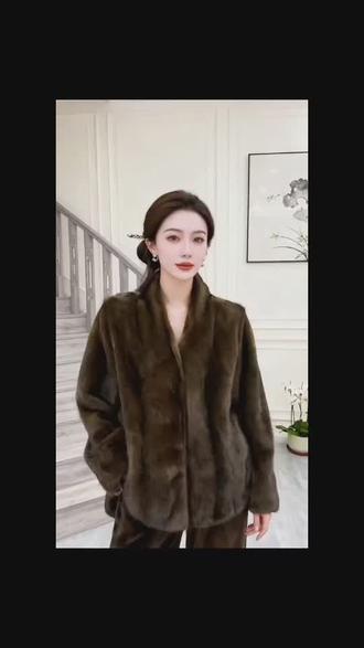 黑钻雪镜短款V领环保光泽宝嘉美 保暖外套~#外套穿搭 #ootd穿搭短款外套#新款 #欧货新款 #冬季穿搭