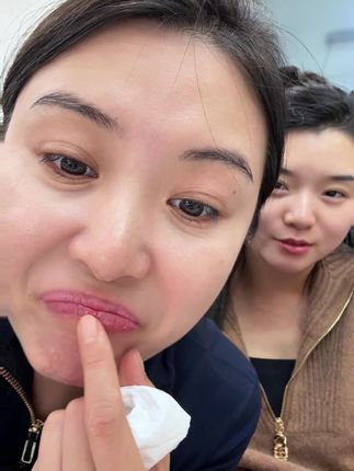 29块9拍一发二超好用,秋天嘴唇干的 擦口红卡的快去试试~#唇膏 #润唇膏 #自用好物分享 #好物推荐