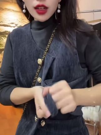 #视频同款 #洋气穿搭 秋冬高品质雪尼尔套装3150今年简约通勤马甲+打底衫+长裤三件套#品质女装 #洋气上档次 @DOU+上热门 @上热门🔥🔥🔥