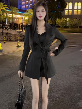 妆容再精致 身材再好都需要好看衣服的点缀才能让你气场全开#套装 #美出高级感 #御姐风