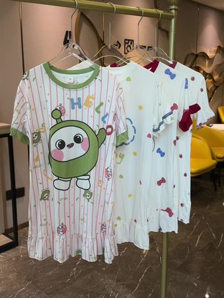 宝贝贴身穿的睡衣,当然要选舒适的呀~! #女童睡衣裙  #莫代尔睡衣睡裙 #夏季居家服睡衣  #亲子睡衣穿搭  #生女儿就是用来打扮的