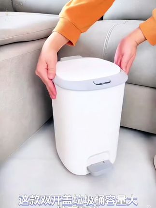 #创作灵感 路过的朋友们看过来,这款脚踏手按两用垃圾桶双层设计,防水防异味,而且容量很大,简雅大气,客厅卧室,卫生间都很适用哦#好物推荐🔥 #家用垃圾桶推荐 #双十一