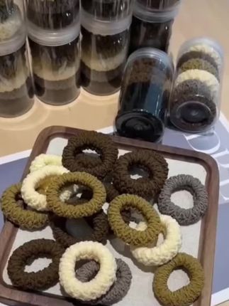 非金属布艺发饰 升级版加宽加厚提花纹路高弹力耐用头绳时尚发圈#发饰 #布艺发饰 #高弹力发圈 #弹力发圈 #时尚发圈 @DOU+小助手 @DOU+上热门 @巨量千川