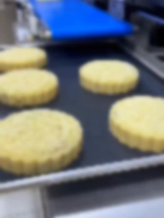 【抢1斤装】五仁叉烧广式大月饼 蛋黄莲蓉老式风味 礼盒装#新鲜出炉 #太好吃了 #解馋
