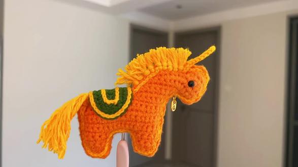 橙色马颜色真是好看
爱了爱了
一阵一线很有成就感#钩织毛线玩偶