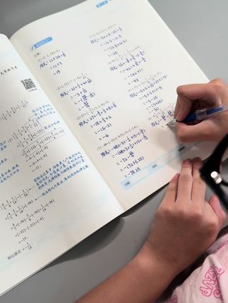 初中的数学计算一定要练,特别是初高中的函数、因式分解、各类方程等压轴题计算量非常大,没有扎实的计算能力会被拖后腿,哪怕写对了,但是算错了也是零分!所以有效的刷题才能增加准确率和速度!#图文种草机 #暑假#口算 #初中计算