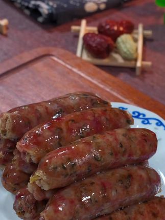 香肠你们吃过,梅干菜香肠你们吃过吗?正宗金华风味,猪肉夹着梅干菜的香味,越嚼越香,不管是炒着吃还是蒸着吃都特别好吃#梅干菜香肠 #香肠 #妈呀太香了 #太好吃