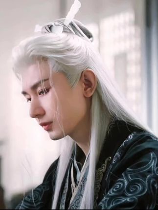 本以为《赴山海》里的李沉舟是反派,没想到他却是心怀天下的孤勇者,为了天下苍生,为了大熙江山,甘愿背负骂名,默默付出,这样复杂又立体的角色,实在是让人又敬又叹!#赴山海好复杂的角色内心 #赴山海