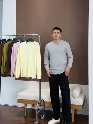 懒人穿搭必备!这件毛衣长袖T恤,贴身穿很舒服,包容性很强,随便一搭就很时髦,轻松出门无压力。#毛衣长袖#品质男装#休闲男装#长袖T恤#打底衫