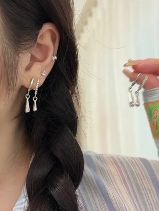 水滴耳饰,点缀你的高级感穿搭!耳畔的水滴让你的脸型更完美,让你的穿搭更完美。#耳饰#配饰#耳环#耳钉#首饰