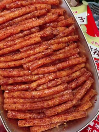 麻辣王子辣条组合共 450g,麻辣正宗,是追剧时解馋的佳品#口感醇厚